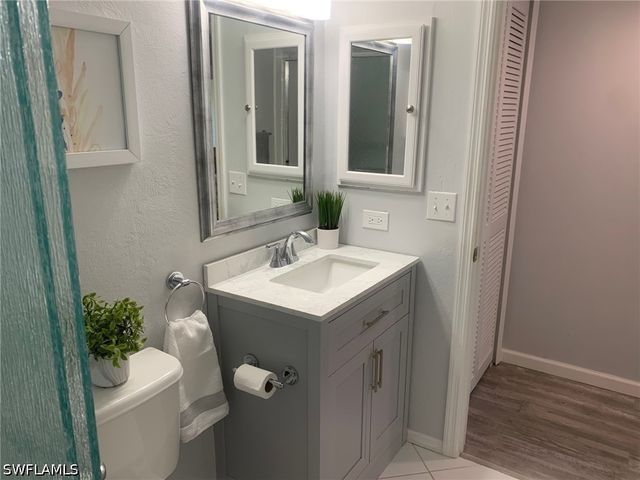 8715 Charter Club CIR 4, Fort Myers, FL 33919