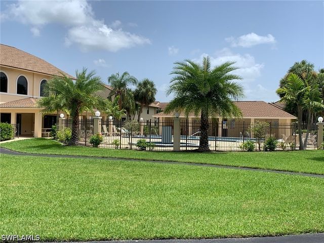8715 Charter Club CIR 4, Fort Myers, FL 33919