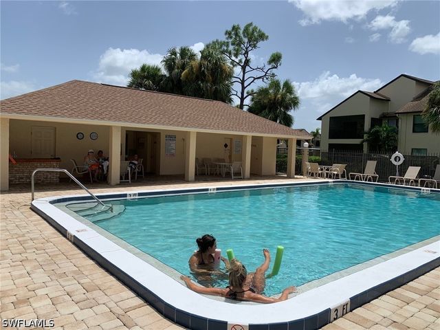 8715 Charter Club CIR 4, Fort Myers, FL 33919
