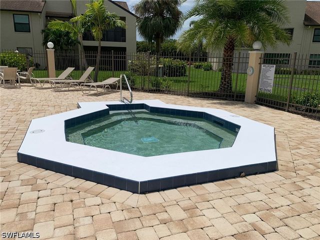 8715 Charter Club CIR 4, Fort Myers, FL 33919