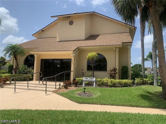 8715 Charter Club CIR 4, Fort Myers, FL 33919