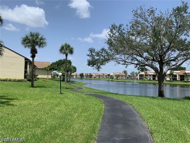 8715 Charter Club CIR 4, Fort Myers, FL 33919