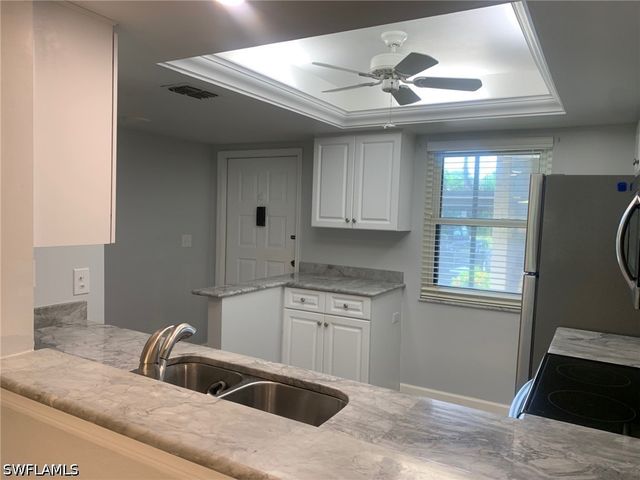 8715 Charter Club CIR 4, Fort Myers, FL 33919