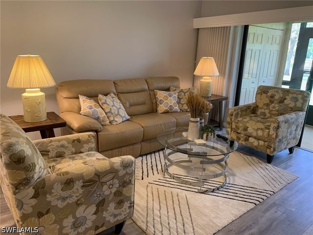 8715 Charter Club CIR 4, Fort Myers, FL 33919