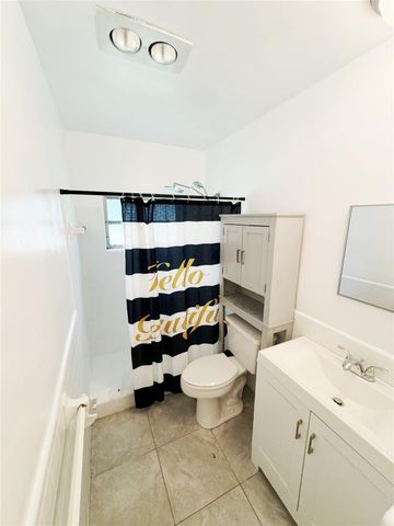 9602 NW 72nd St, Tamarac, FL 33321