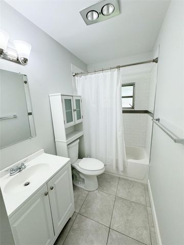 9602 NW 72nd St, Tamarac, FL 33321