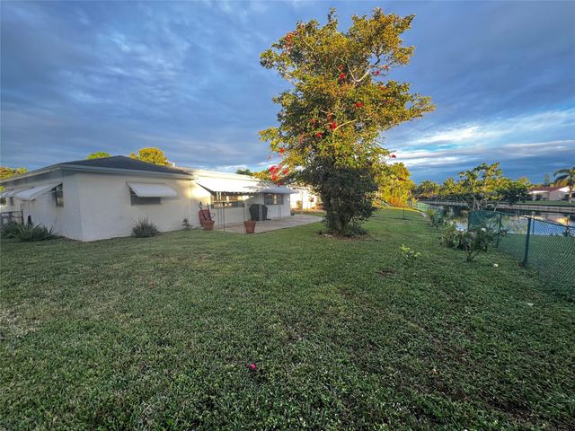 9602 NW 72nd St, Tamarac, FL 33321