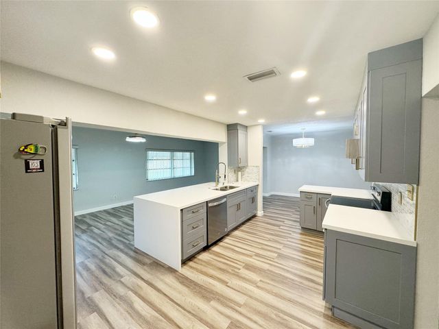 9602 NW 72nd St, Tamarac, FL 33321