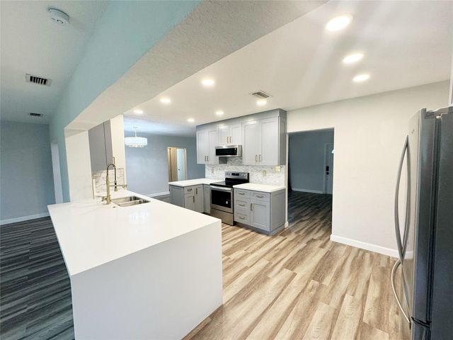 9602 NW 72nd St, Tamarac, FL 33321