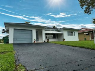 9602 NW 72nd St, Tamarac, FL 33321