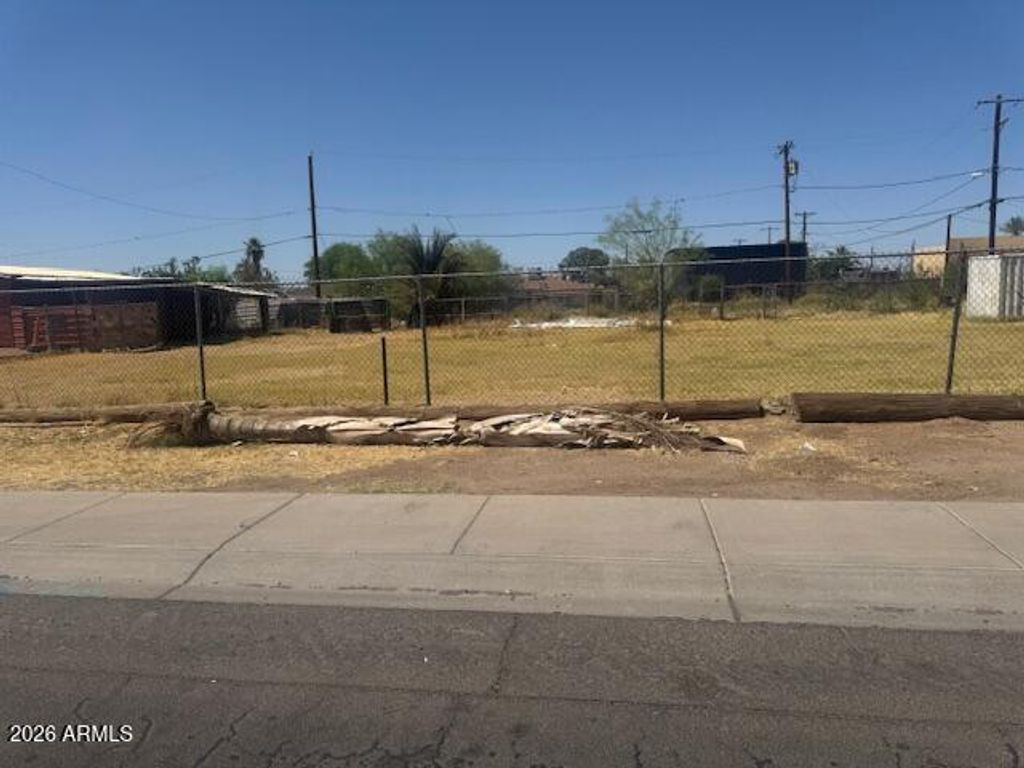 Image 1 of property listing at 26 W JONES Avenue 4, Phoenix, AZ 85041