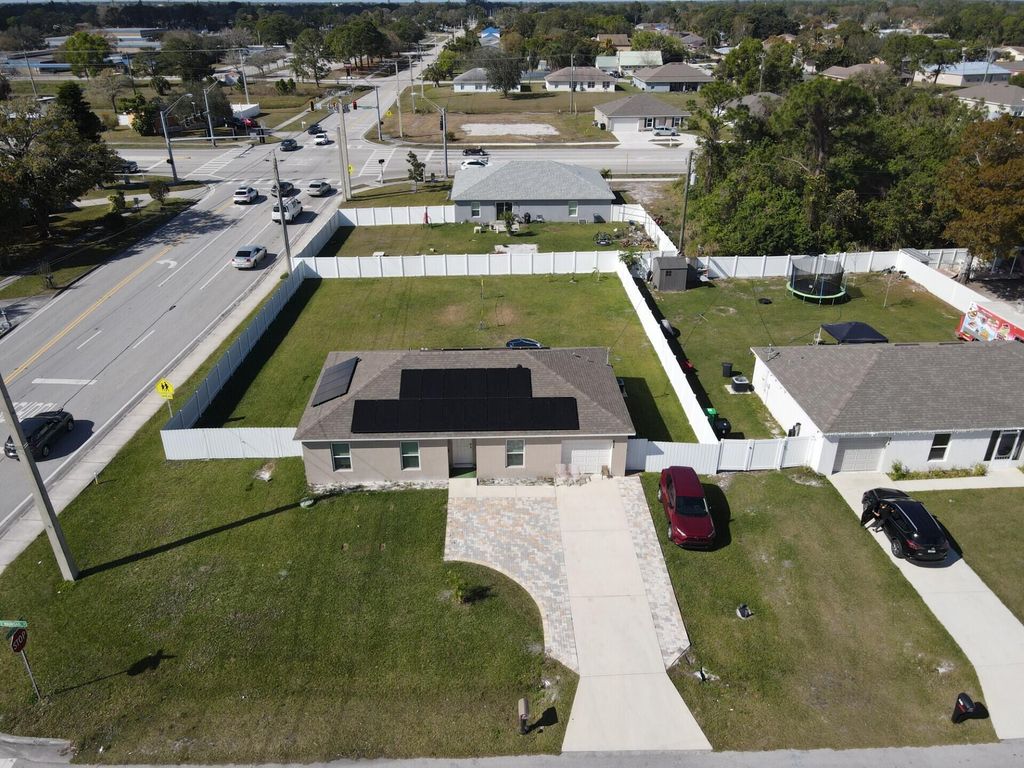 402 NE Mainsail Street, Port St Lucie, FL 34983