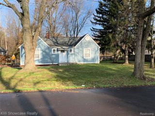 2050 Wycliffe Avenue, West Bloomfield Charter Township, MI 48323