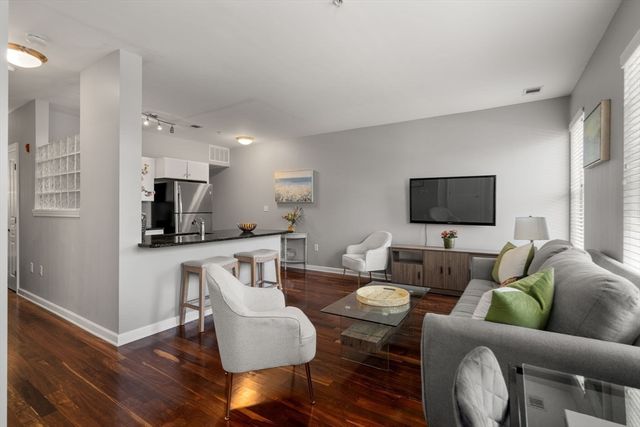4 Repton Cir 4205, Watertown, MA 02472