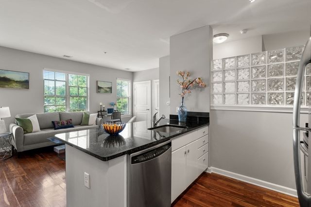 4 Repton Cir 4205, Watertown, MA 02472