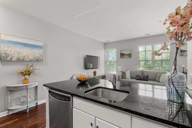 4 Repton Cir 4205, Watertown, MA 02472