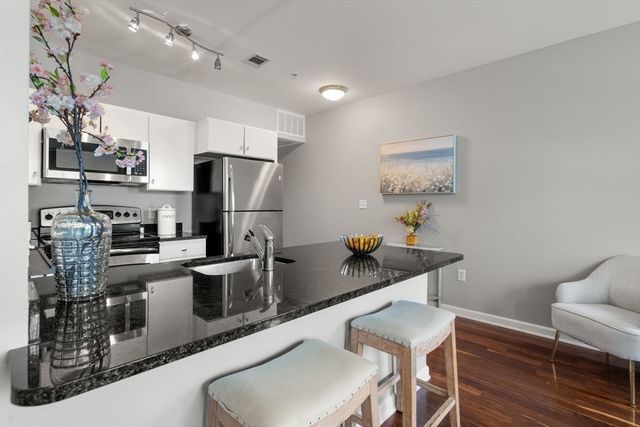 4 Repton Cir 4205, Watertown, MA 02472