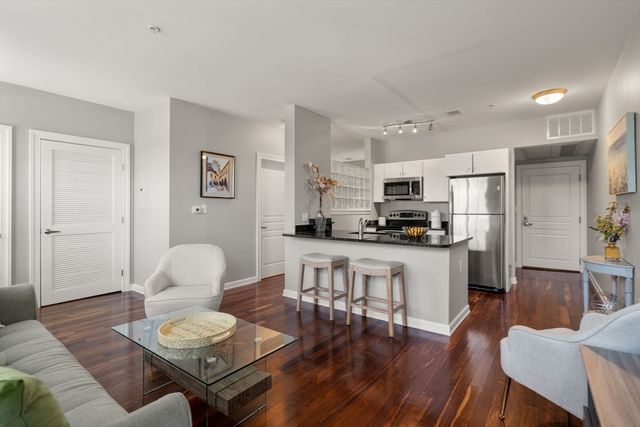 4 Repton Cir 4205, Watertown, MA 02472