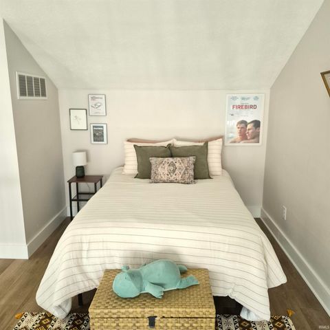 9008 S Pointe Ridge Lane, Bloomington, IN 47401