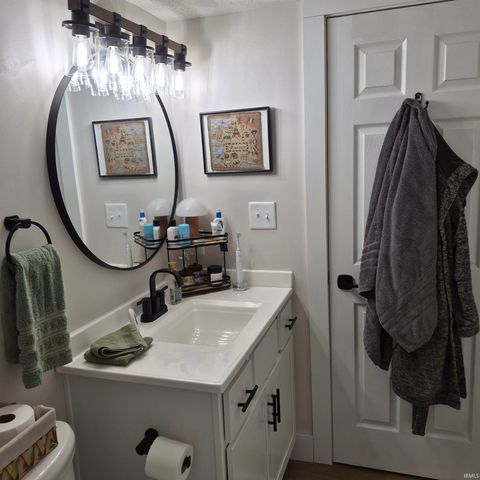 9008 S Pointe Ridge Lane, Bloomington, IN 47401