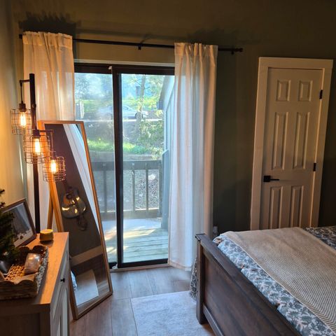 9008 S Pointe Ridge Lane, Bloomington, IN 47401