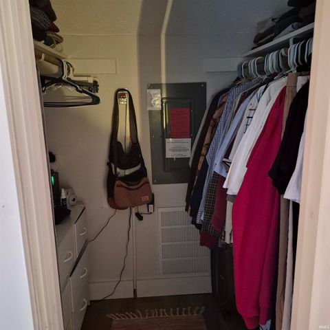 9008 S Pointe Ridge Lane, Bloomington, IN 47401