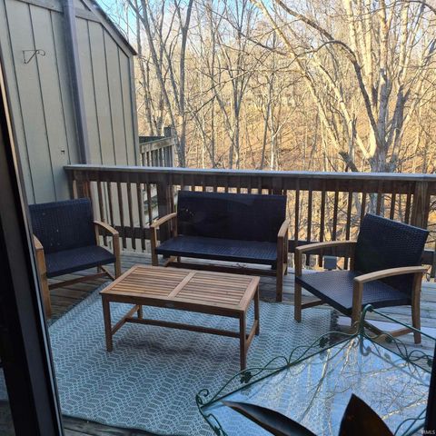 9008 S Pointe Ridge Lane, Bloomington, IN 47401