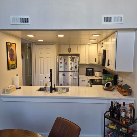 9008 S Pointe Ridge Lane, Bloomington, IN 47401