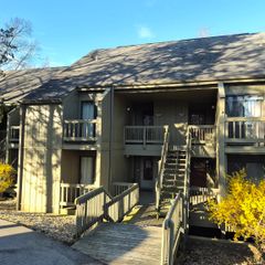 9008 S Pointe Ridge Lane, Bloomington, IN 47401