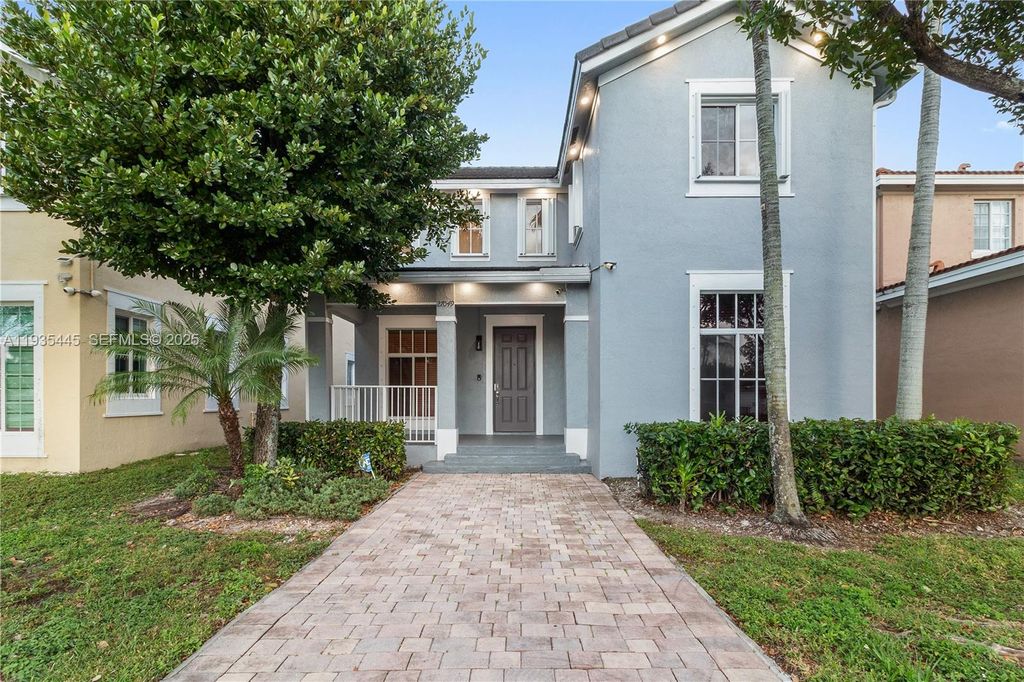 27049 SW 142nd Ave, Homestead, FL 33032