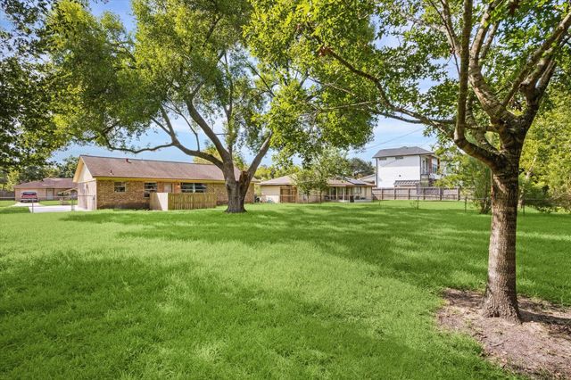 108 Annette Lane, Friendswood, TX 77546