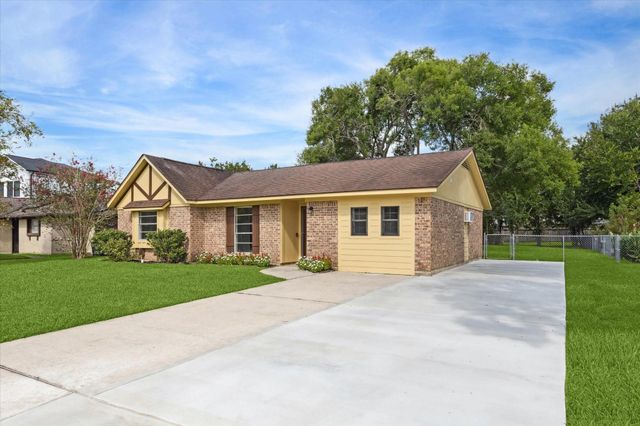 108 Annette Lane, Friendswood, TX 77546