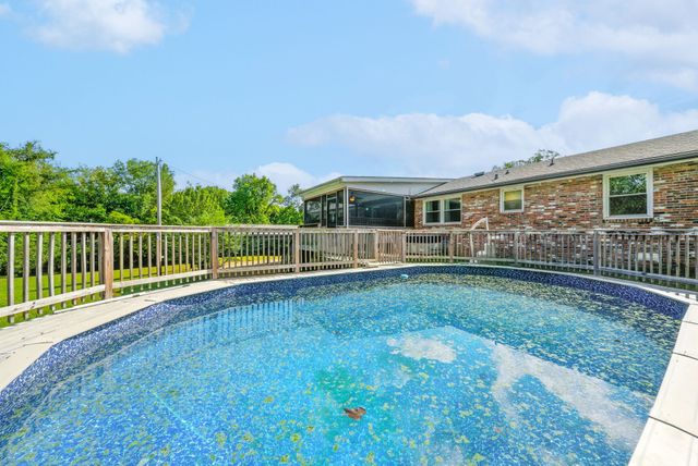 913 Branch Rd, Clarksville, TN 37043