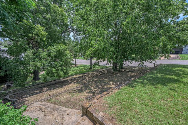 1531 W Main Street, Denison, TX 75020