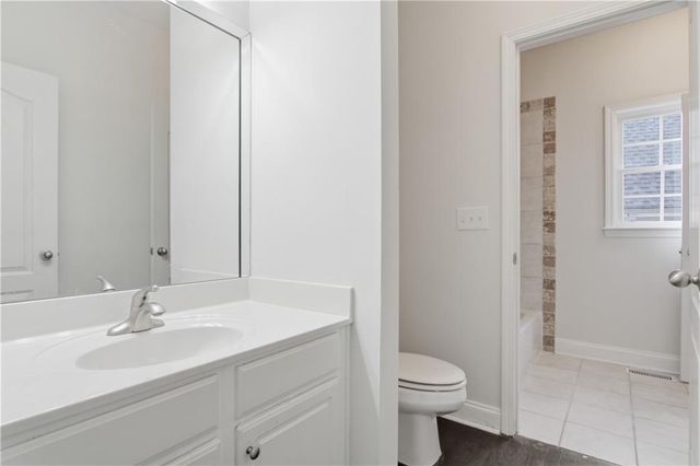 1028 River Forest Point, Lawrenceville, GA 30045