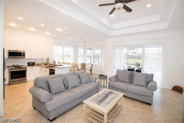 4388 Pomarine CT, Naples, FL 34119