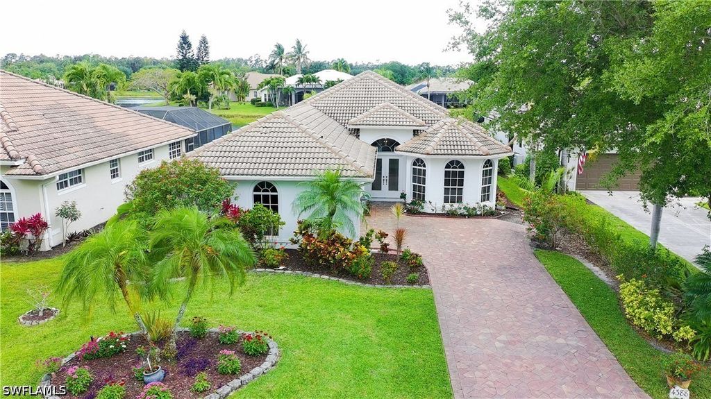 4388 Pomarine CT, Naples, FL 34119