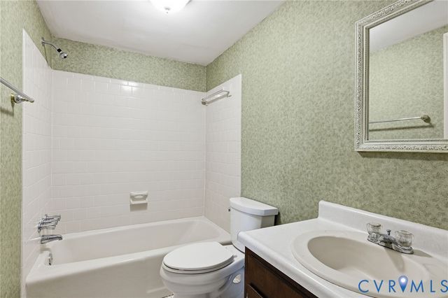 3737 Perthshire Ln, Colonial Heights, VA 23834