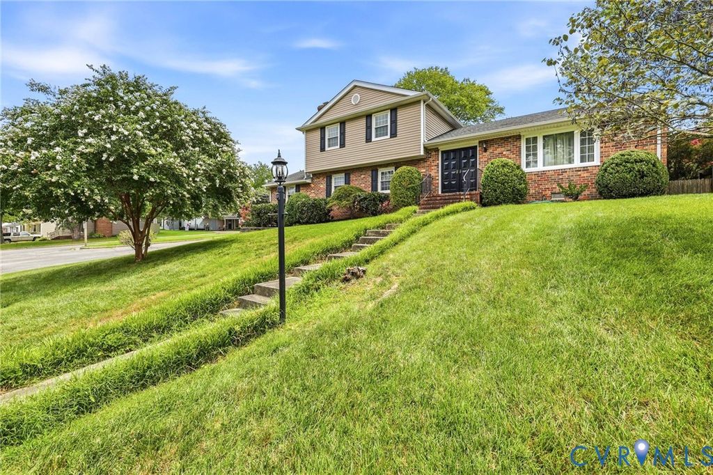 3737 Perthshire Ln, Colonial Heights, VA 23834