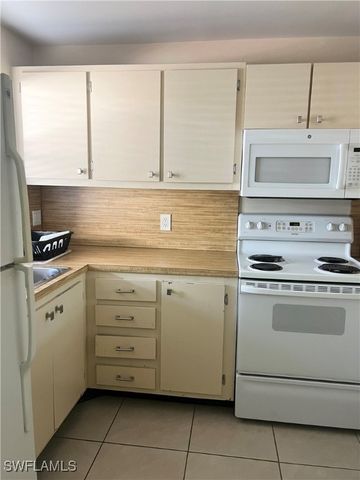 180 Turtle Lake CT 106, Naples, FL 34105