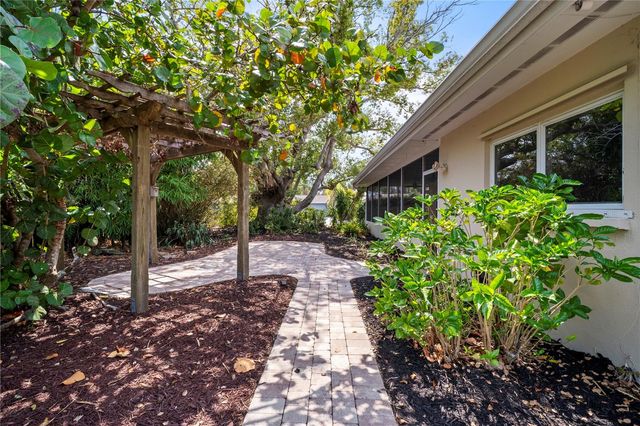 6512 BOWLINE DRIVE, Sarasota, FL 34231