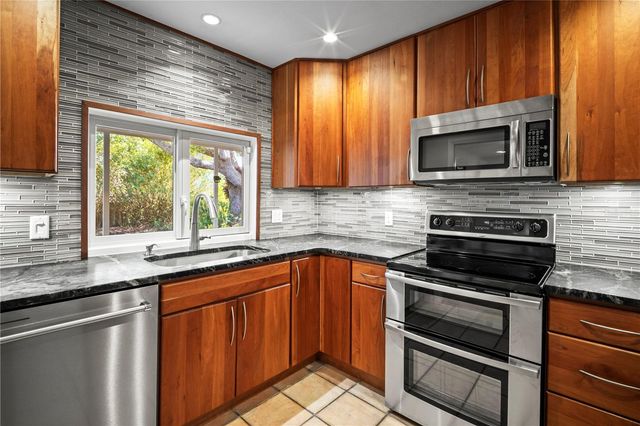 6512 BOWLINE DRIVE, Sarasota, FL 34231