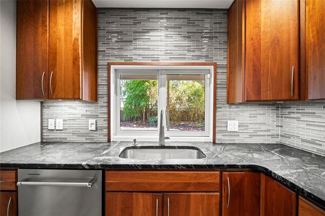 6512 BOWLINE DRIVE, Sarasota, FL 34231