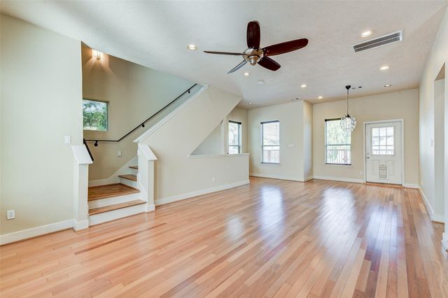 1902 Fletcher Street, Houston, TX 77009