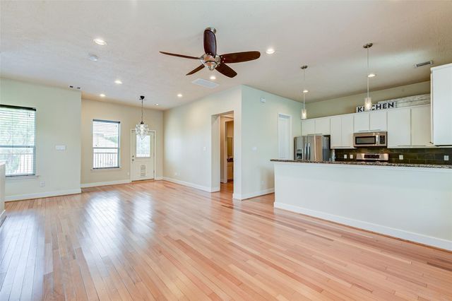 1902 Fletcher Street, Houston, TX 77009