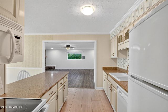 2129 Floyd Drive, Biloxi, MS 39531