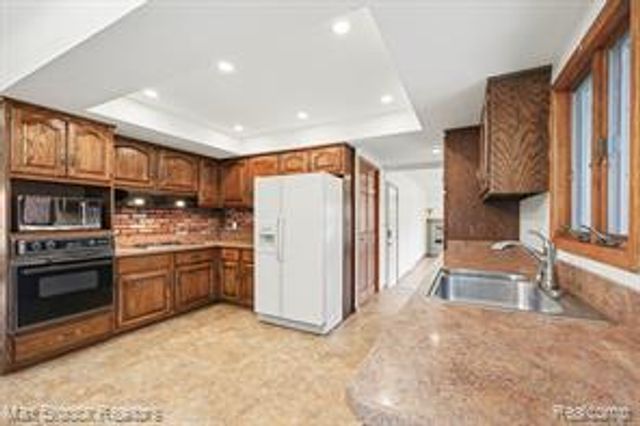 5030 Stellar Road, Shelby Twp, MI 48316