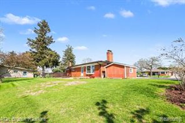 5030 Stellar Road, Shelby Twp, MI 48316