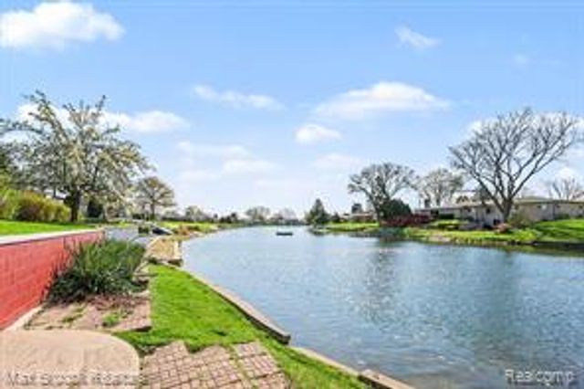 5030 Stellar Road, Shelby Twp, MI 48316