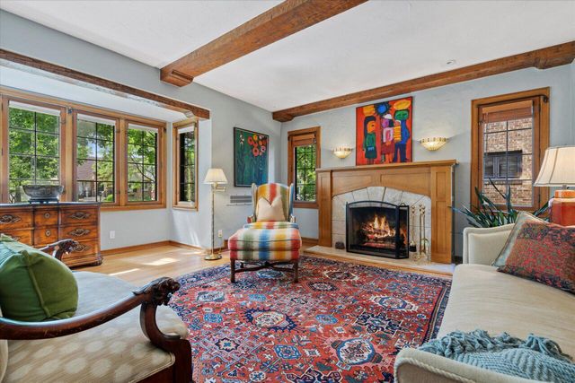 5552 N Berkeley BOULEVARD, Whitefish Bay, WI 53217